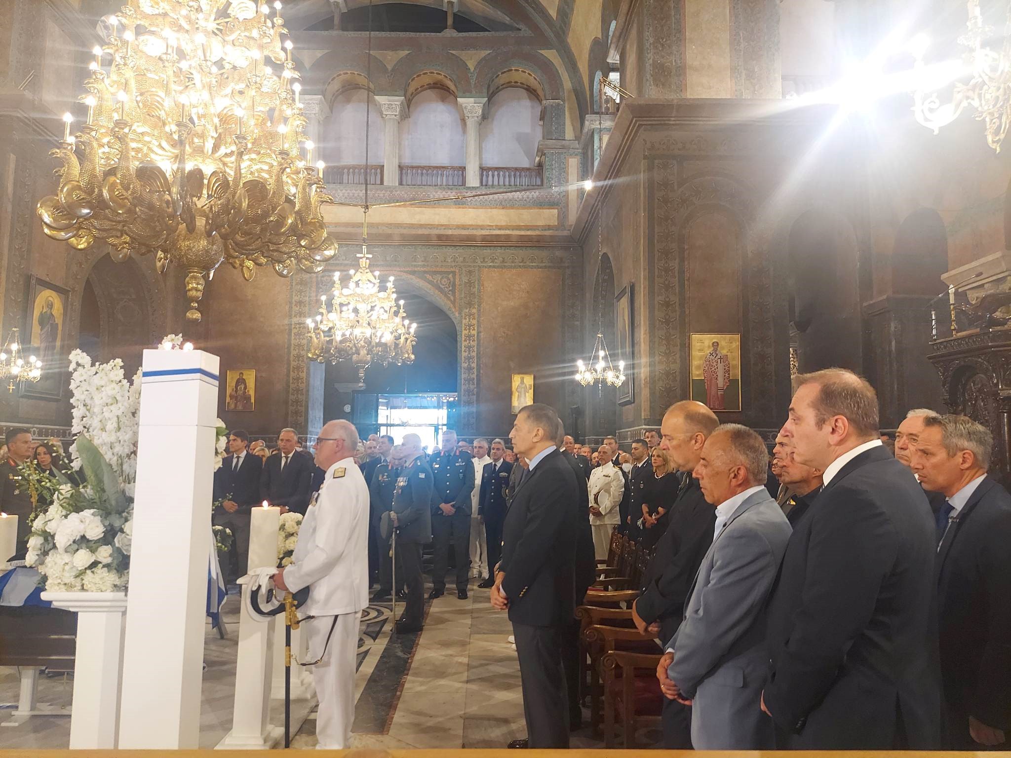 Σε κλίμα βαθιάς συγκίνησης η κηδεία του Μιχάλη Κωσταράκου 
